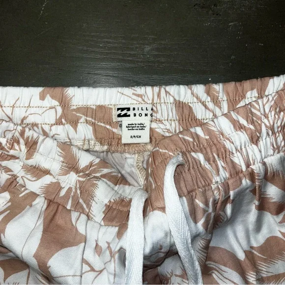 Billabong Tan White Floral Print Pull On Shorts Pocket NWOT Ladies Small - Picture 5 of 7